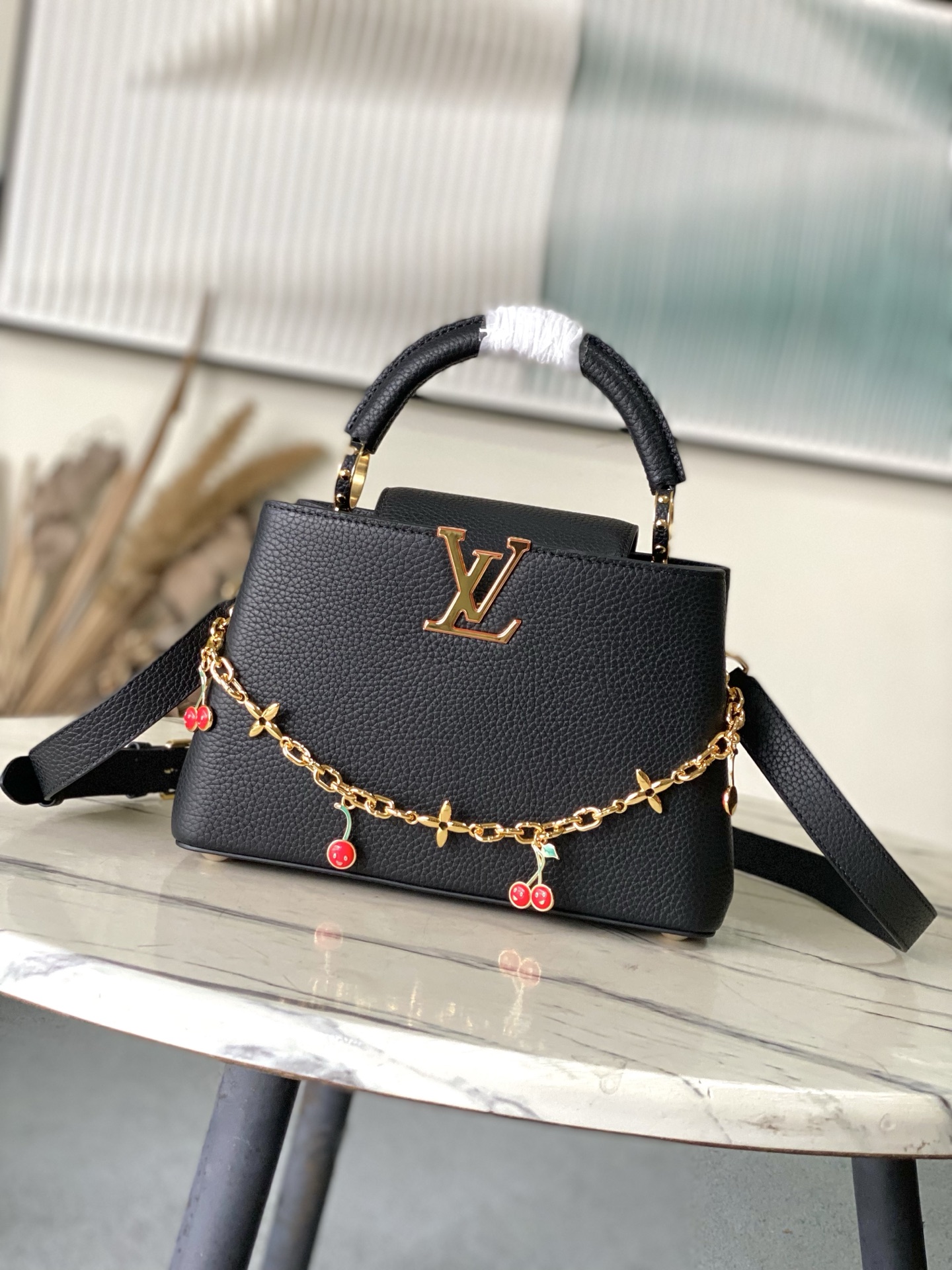 LV Capucines M13714