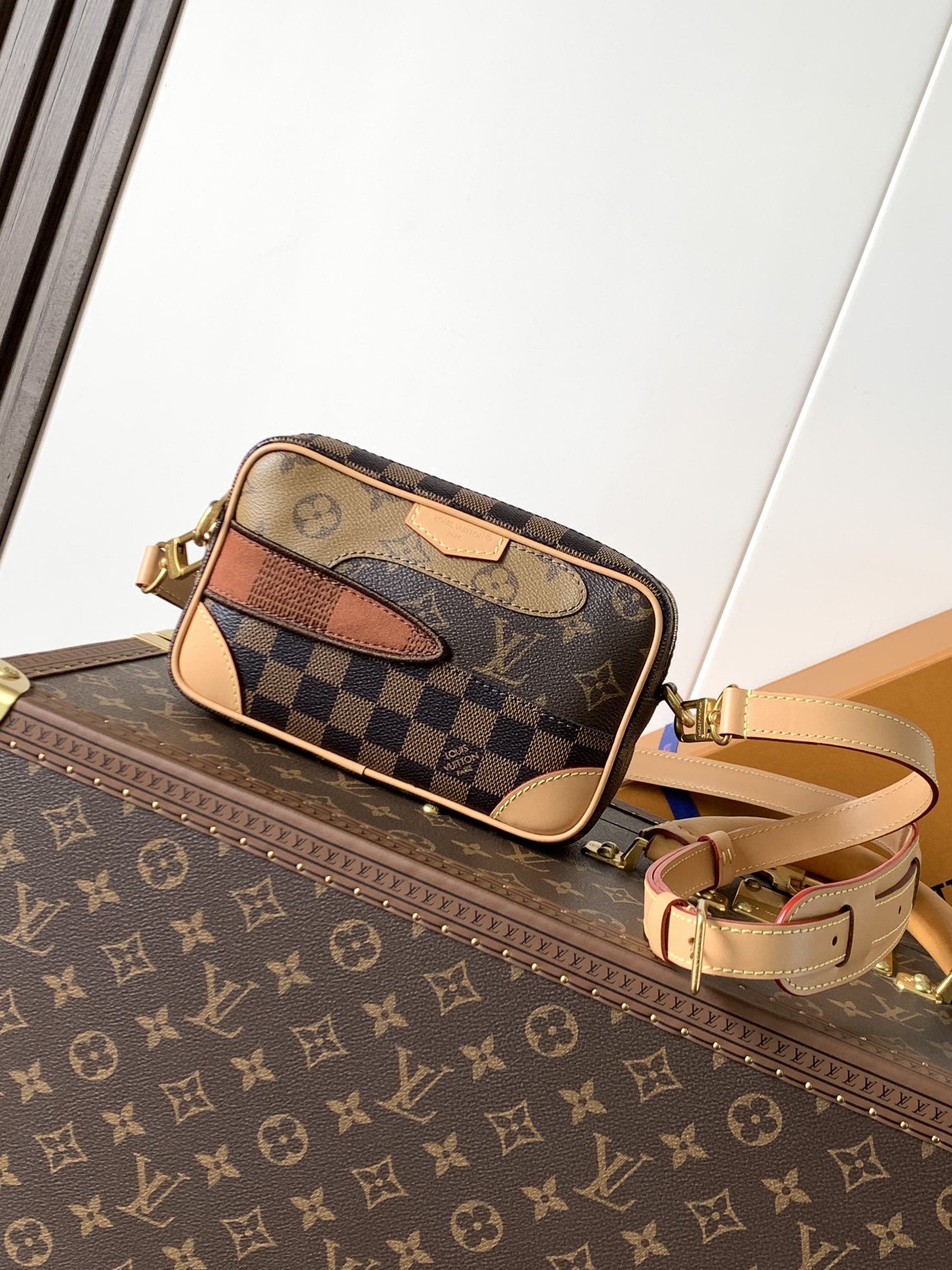 LV Monogram M26020