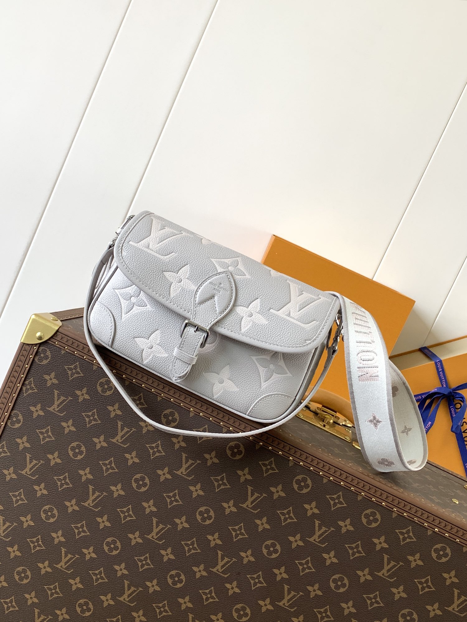 LV Monogram Empreinte M14214