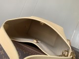 LV Low Key Hobo M25352