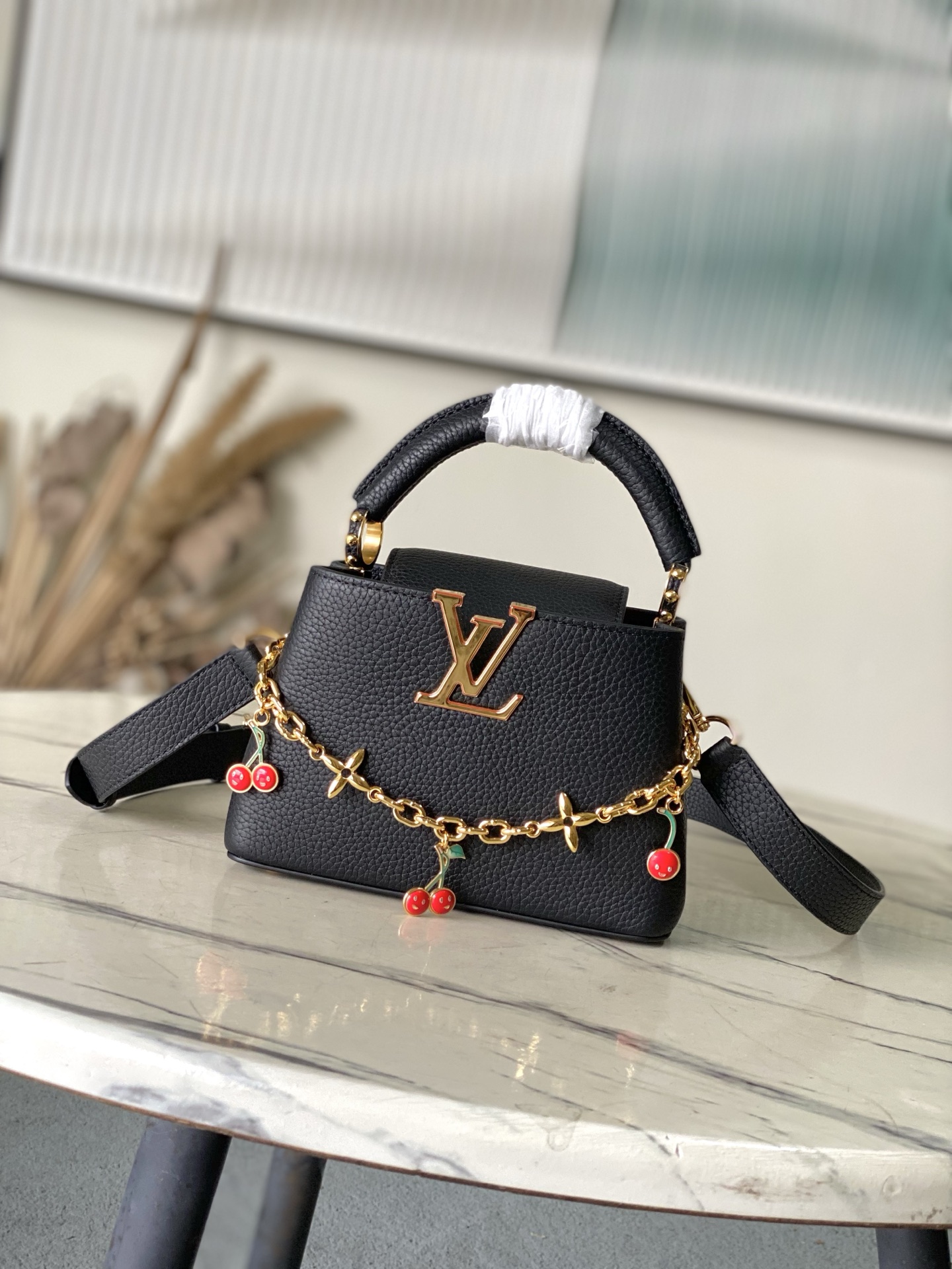 LV Capucines M13714