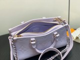 LV OnTheGo East West Ys M15182