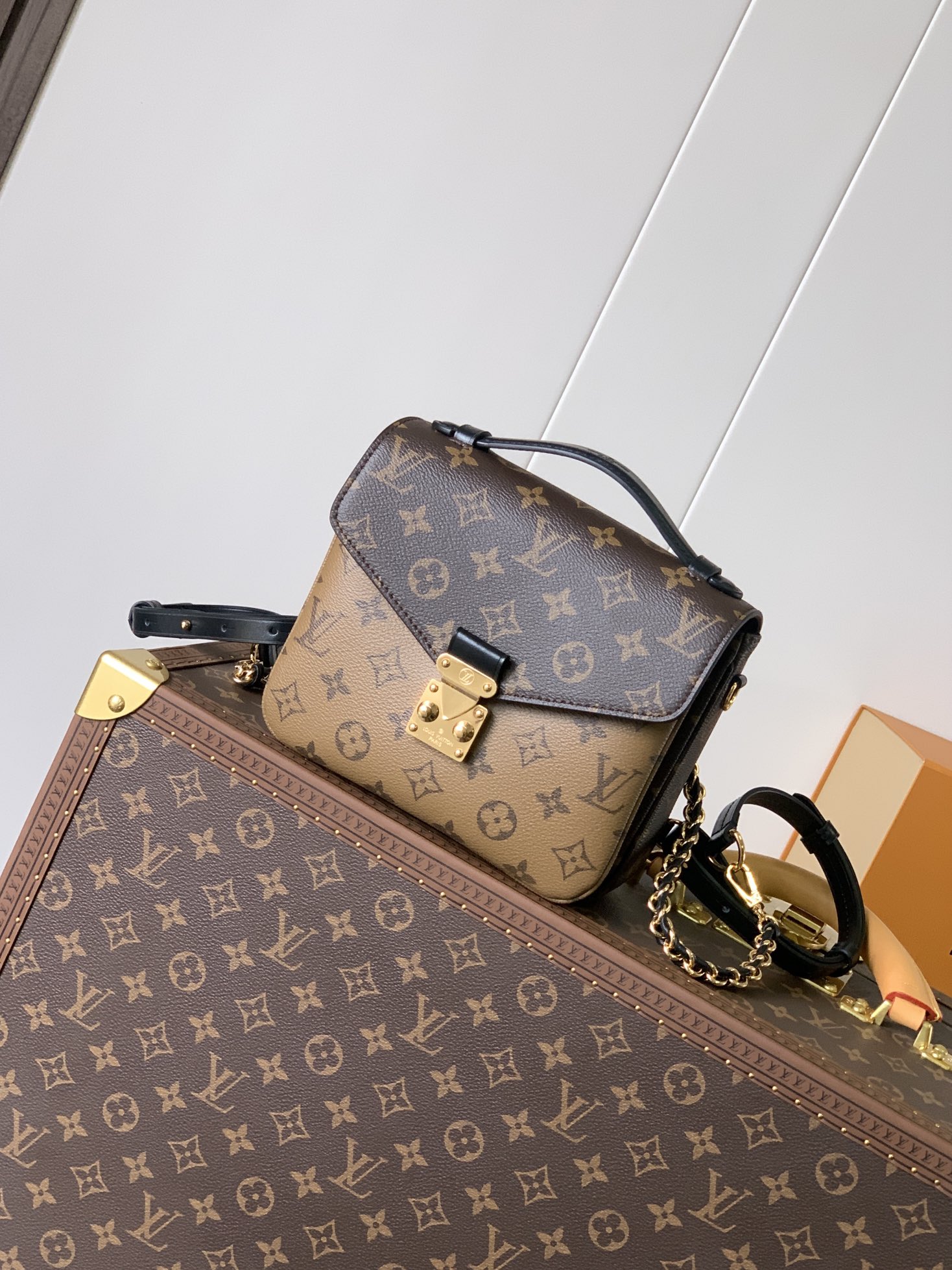 LV Monogram Reverse M11941