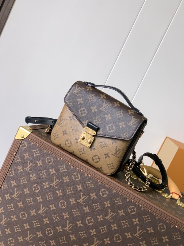 LV Monogram Reverse M11941