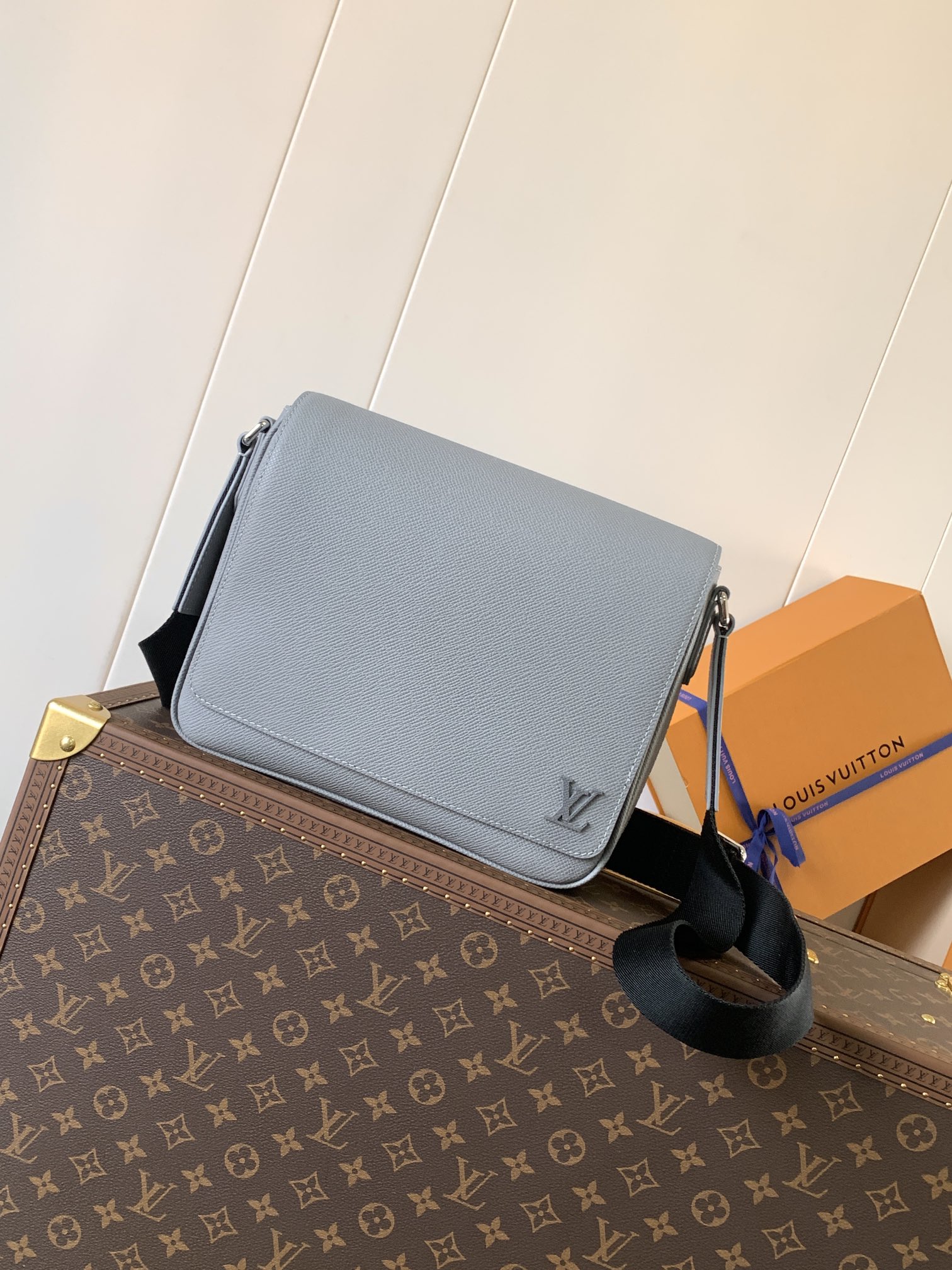 LV Damier Infini M30851