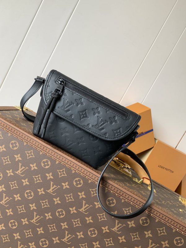 LV Monogram Shadow M12636