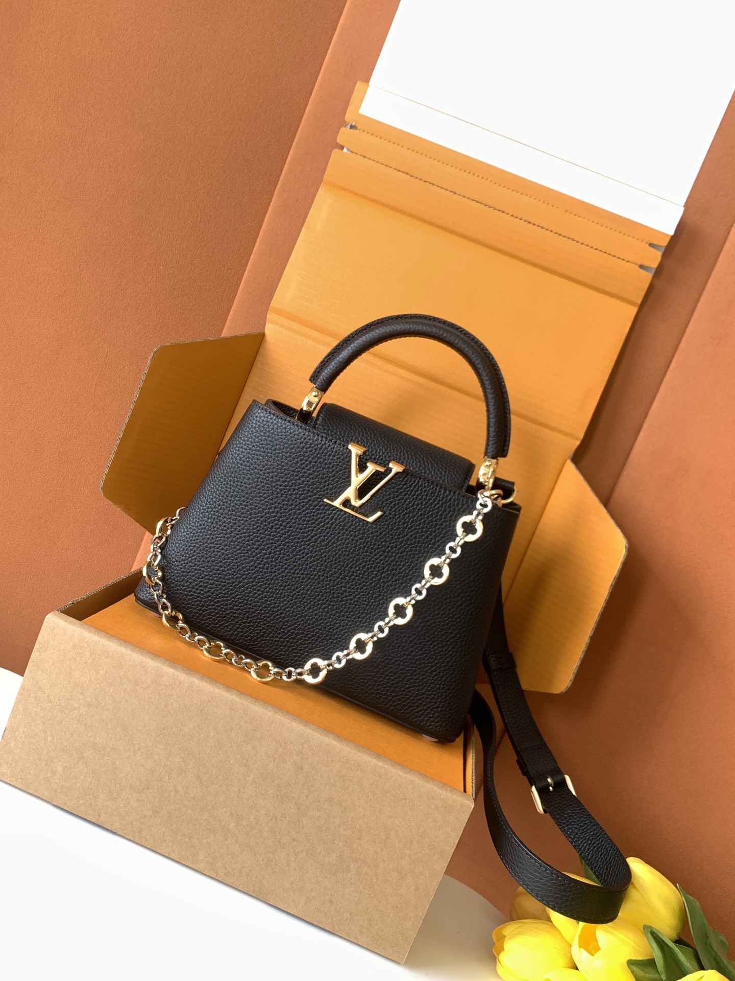 LV CapucinesChain On You M12936