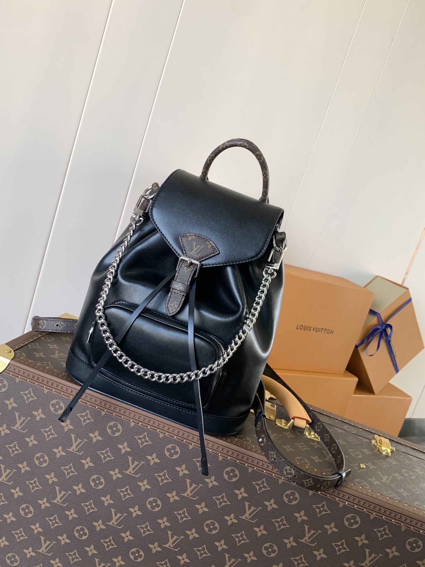 LV Montsouris M12587