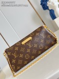 LV Pochette Eva M13567