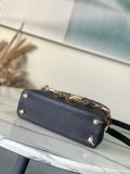 LV Capucines M14970