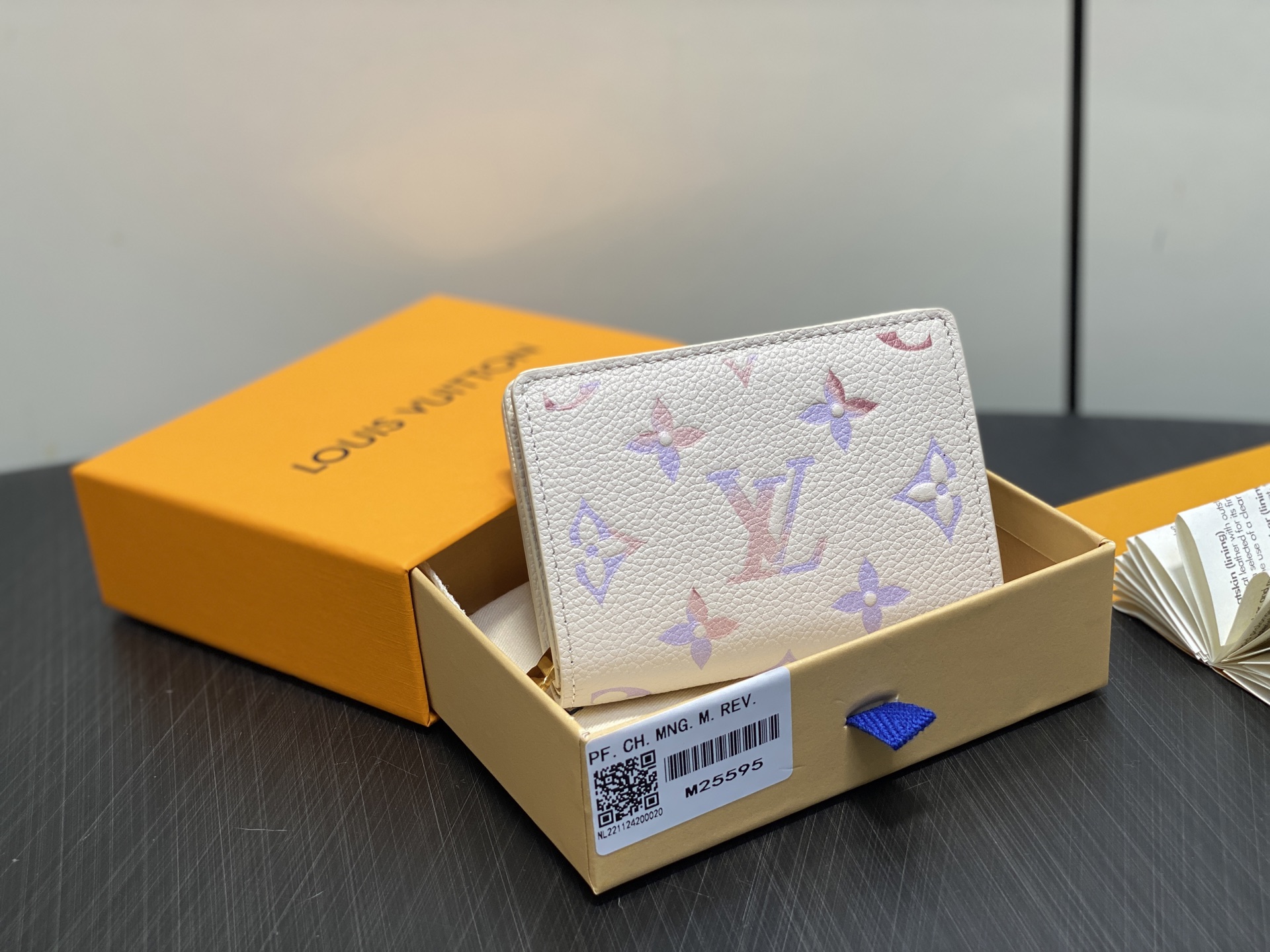 LV Monogram Anpright M25595