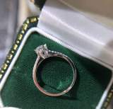 18k Gold Snowflake Diamond Ring