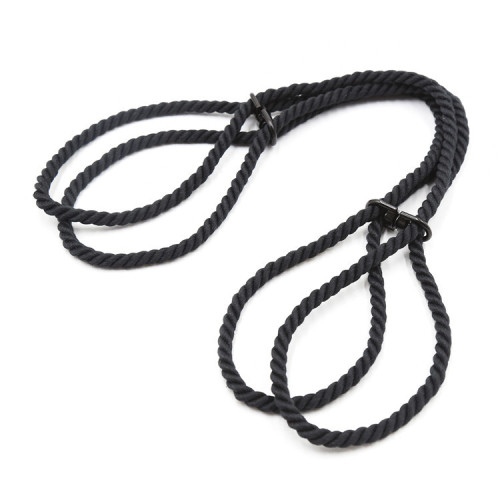 Rope adjustable handcuffs