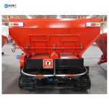 Cattle and sheep dung throwing machine in complex terrain Crawler self-propelled self powered manure spreader Crawler truck for