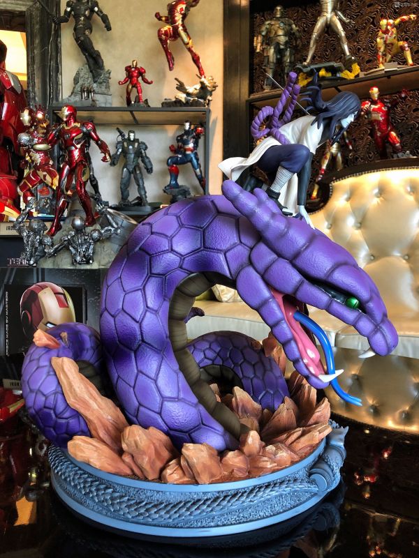 str guy resin statue