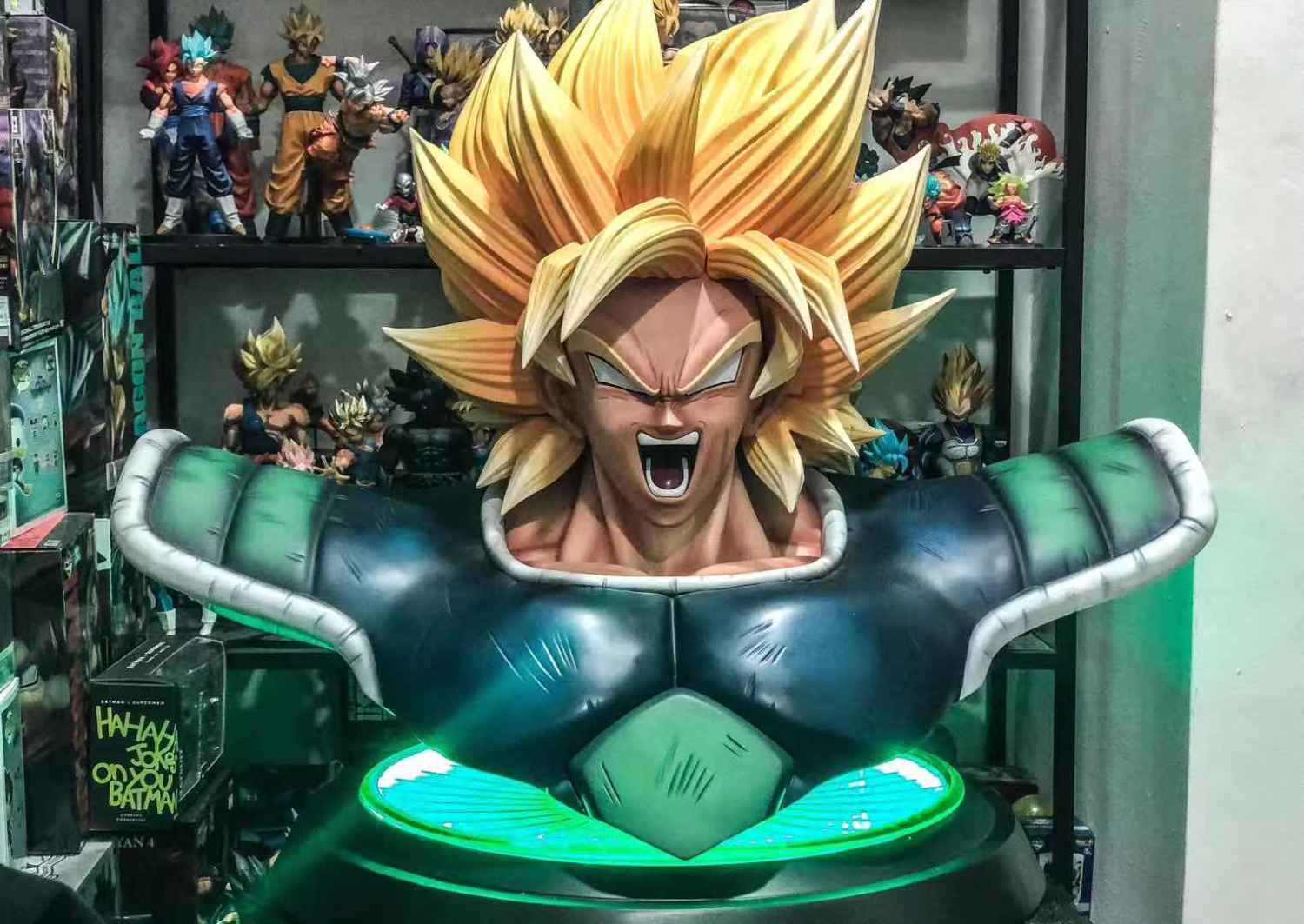 ssj4 broly statue