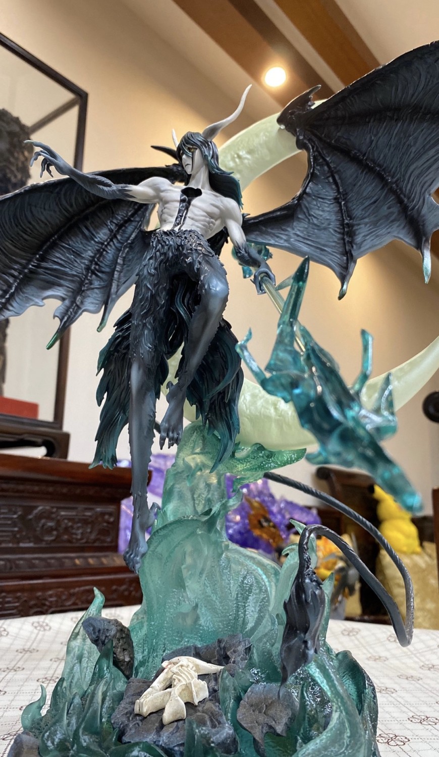 ulquiorra cifer statue