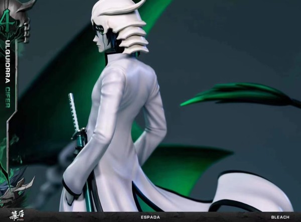 ulquiorra cifer statue