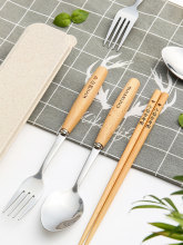 Chopsticks Халбага Нь Гурван Салаа Нэг Зөөврийн Хайрцаг Модон Оюутны Ширээний Хэрэгсэл Савхын Сэрээ