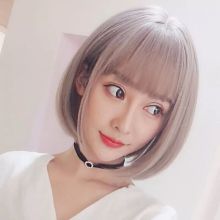 Нимгэн Эмэгтэй Үсний Богино Үстэй Bobo Долгионы Толгой Нь Нүүр Улаан Улаан Нүүр Бүрэн Засах Арьсан Дээр Нь Байгалийн Охин Агаарын Агаарын Цохилтоор Clavicle Үс