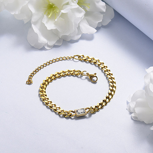Simple fashion style gold necklace with diamonds