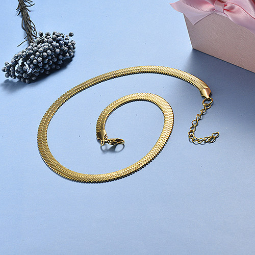 Simple fashion style gold necklace
