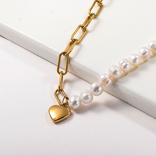 Collier de perles d'eau douce avec pendentif coeur plaqué or à la mode