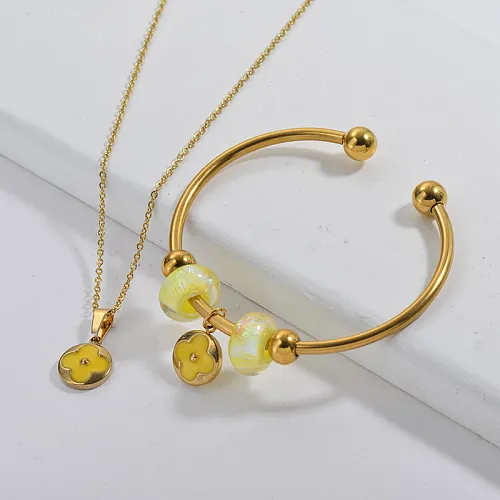 Stainless Steel Famous Brand Gold Plated Flower Charm Neckalce Bangle Jewelry Set