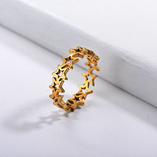 خاتم زفاف بسيط من الفولاذ المقاوم للصدأ مطلي بالذهب