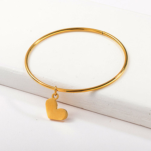 Brazalete de diseño simple con colgante chapado en oro de Lucky Heart