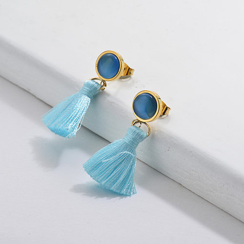 Boucles d'oreilles pompon or pompon bleu ciel avec pierres précieuses bleues