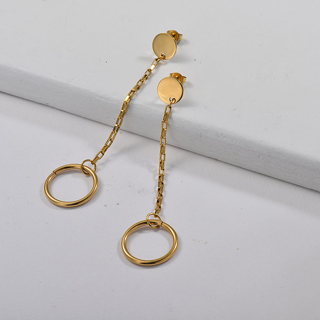 Boucle d'oreille en plaqué or avec anneau doré