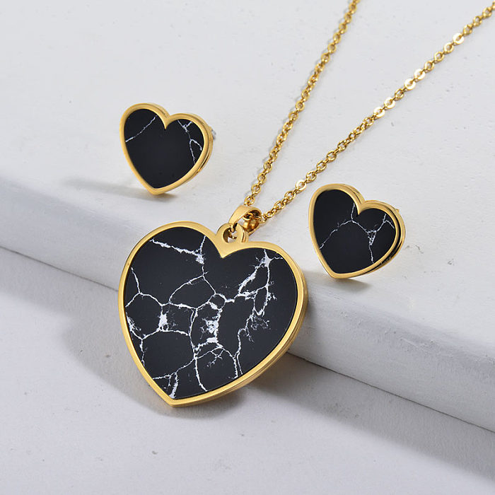 Conjunto de joyas de corazón negro chapado en oro de acero inoxidable