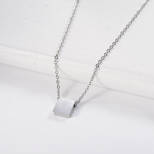 Petit collier carré en argent