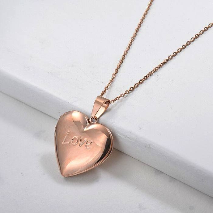 Collar de medallón de corazón de amor grabado de oro rosa de moda para regalo de mujer