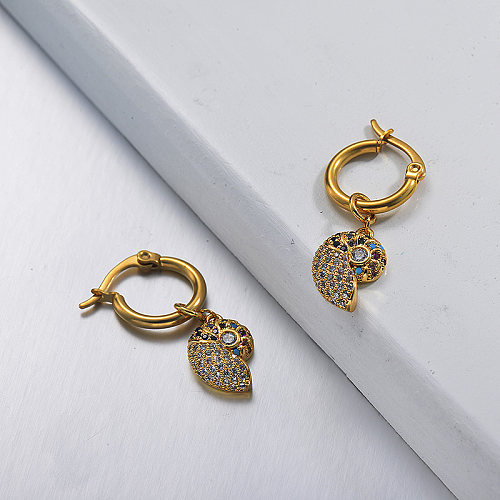 Boucles d'oreilles conque en acier inoxydable de conception faite à la main de bijoux plaqués or