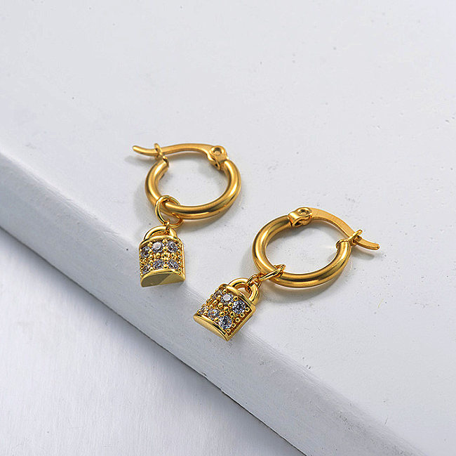 Brincos de fechadura em aço inoxidável com joias folheadas a ouro com design artesanal