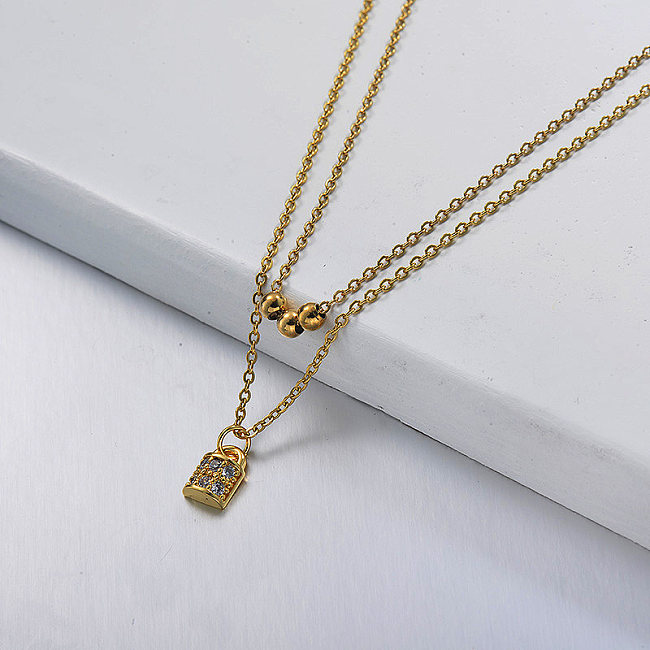Collier à couches simples en or avec cadenas doré