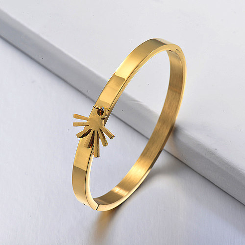 Simple and fashionable golden stainless steel solid bracelet with pendant