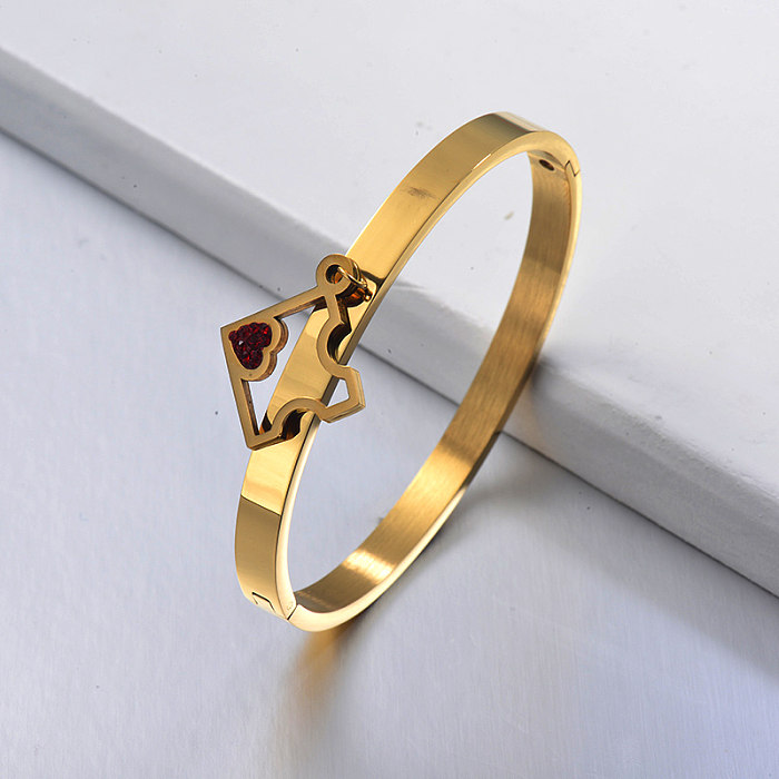 Bracelete maciço de aço inoxidável dourado de estilo simples com pingente de quebra-cabeça