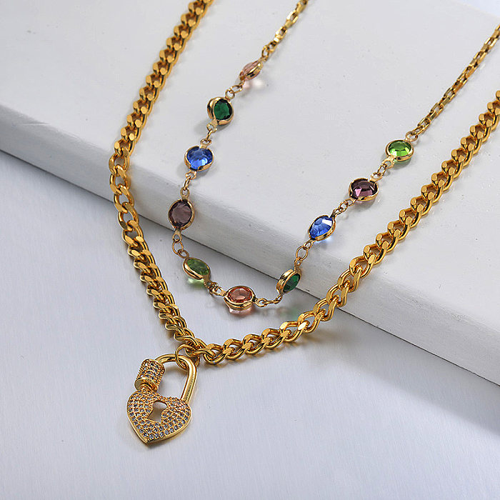 Elegante collar de oro en capas con candado de diamantes