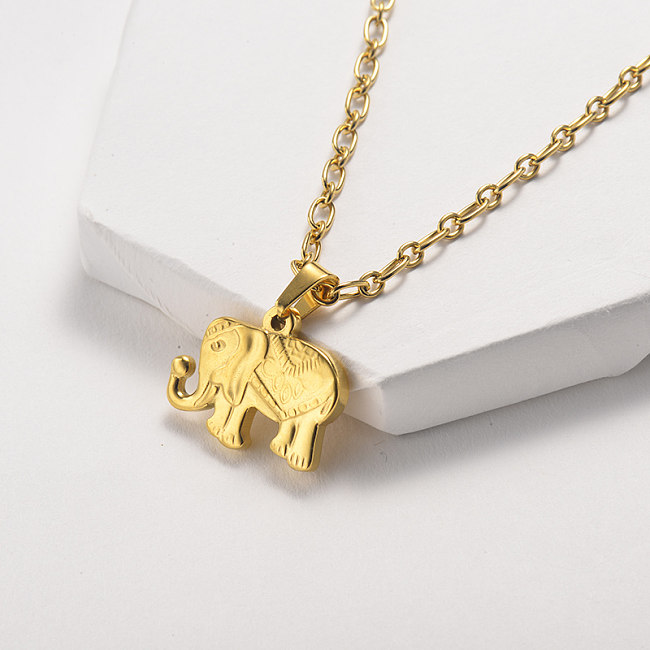 Colar de ouro com pingente de elefante