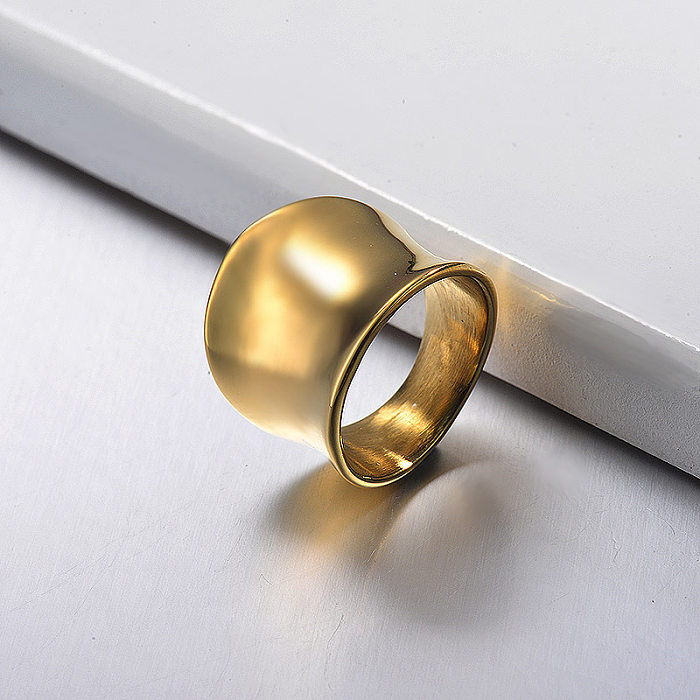 Minimalistischer vergoldeter Ring im französischen Stil