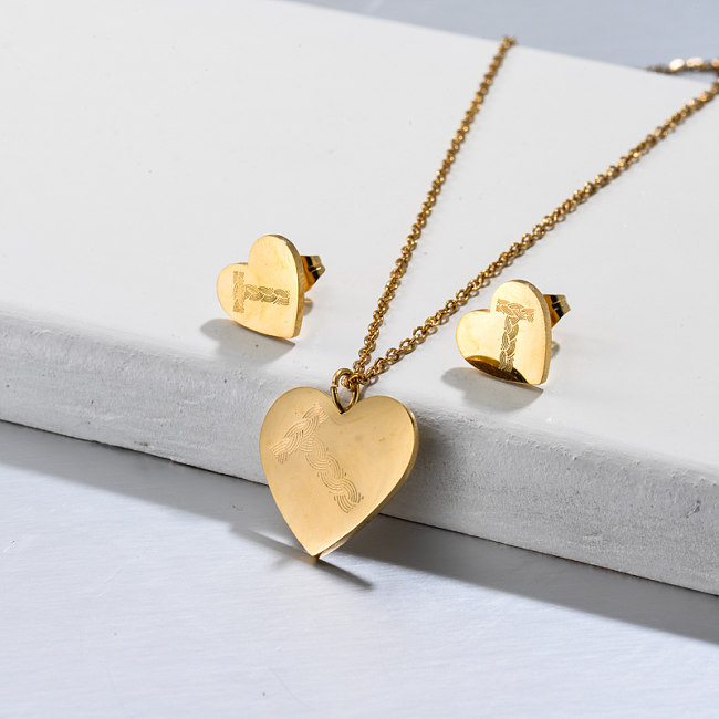 Conjuntos de joias com coração em aço inoxidável 18k folheados a ouro letra T -SSCSG143-32360