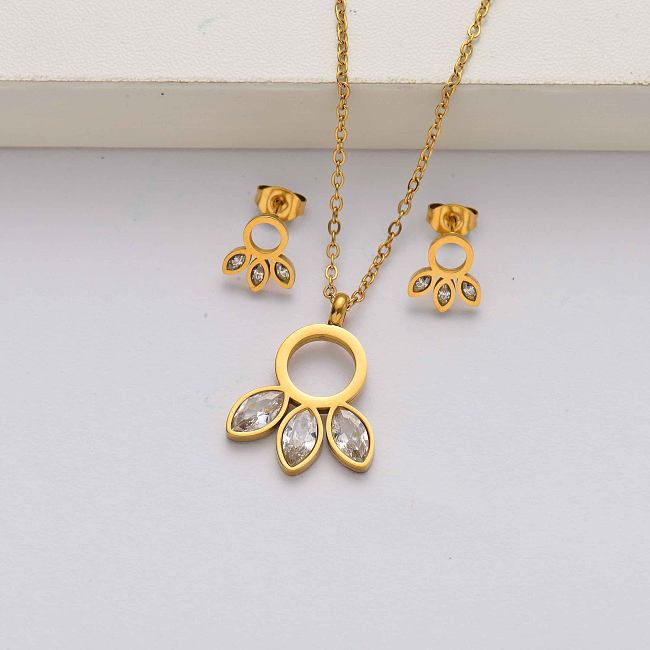 طقم مجوهرات من الفولاذ المقاوم للصدأ مطلي بالذهب عيار 18 قيراط على شكل أوراق الشجر للنساء- SSCSG142-34623