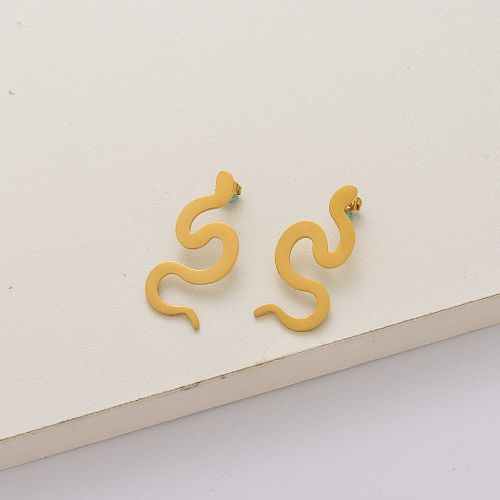 aretes de acero inoxidable chapados en oro de 18k con serpiente-SSEGG143-34296