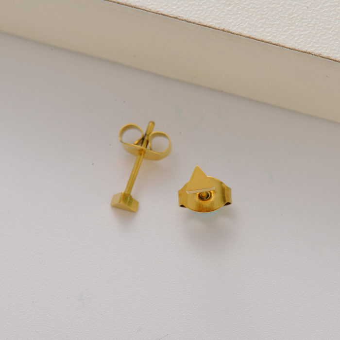 أقراط صغيرة مطلية بالذهب 18 قيراط مثلثة الشكل للنساء- SSEGG143-35183