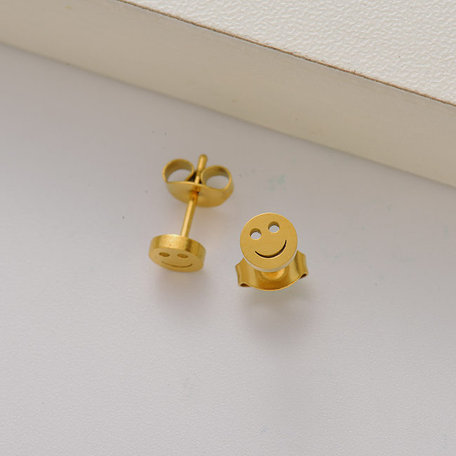 Pendientes de botón con cara sonriente para niñas chapados en oro de 18k -SSEGG143-35207
