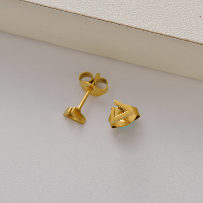 أقراط صغيرة مطلية بالذهب 18 قيراط مثلثة الشكل للنساء- SSEGG143-35153