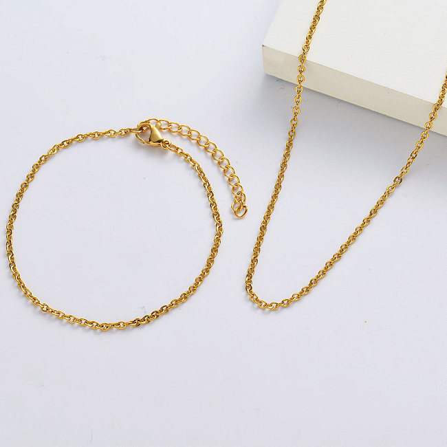 Cadena de oro simple con diseños de colgantes y pulseras para mujer.